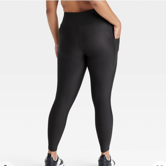 All In Motion Black Effortless Support High Rise 7/8 Legging Size Large NWT - Picture 2 of 8